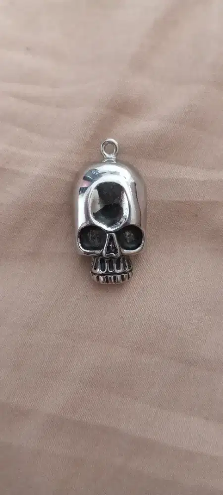 Besi putih tengkorak