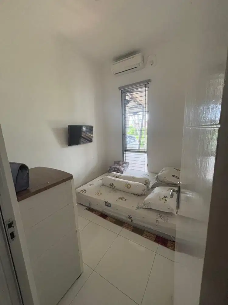 Dikontrakan rumah Cluster Royal London, Mutiara Gading City.