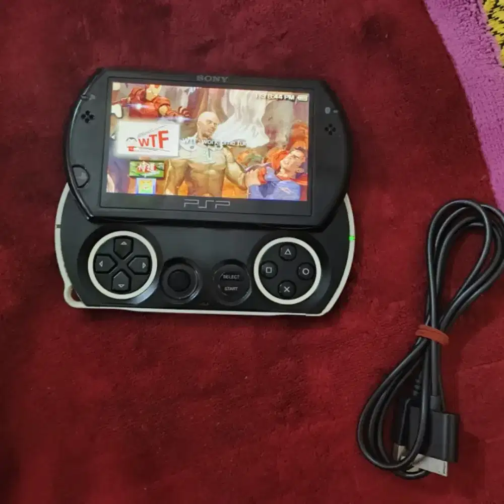 PSP GO 16 GB full game hitam normal