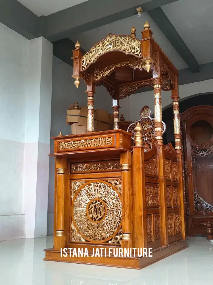 Mimbar masjid khutbah ukir kaligrafi