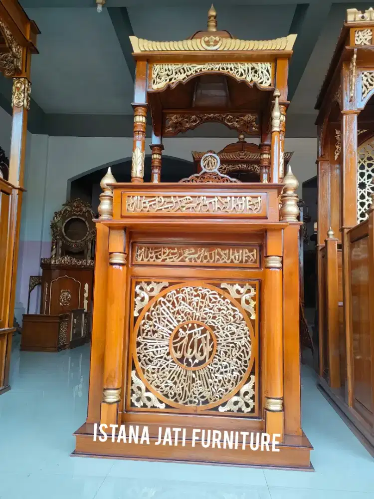 Mimbar masjid kaligrafi ukiran khutbah
