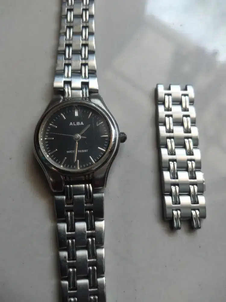 Jam tangan wanita merk ALBA