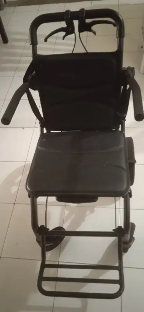 Kursi Roda merk Galena