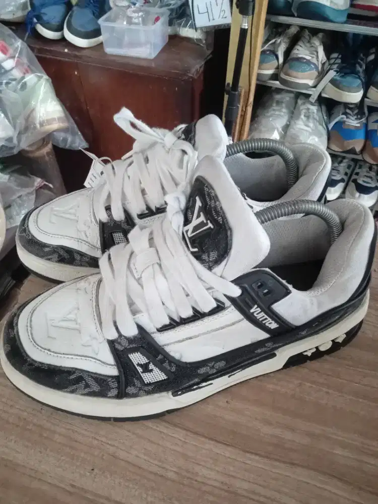 LV  Louis Vuitton trainer