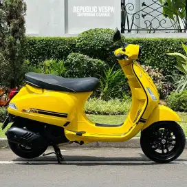 Vespa S IGET 125 FACELIFT TAHUN 2021 WARNA YELLOW PERFECT CONDITION