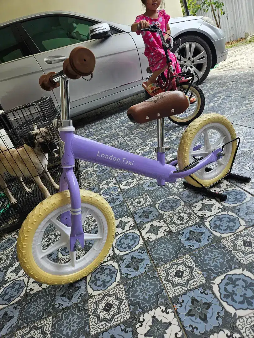 London taxi balance bike