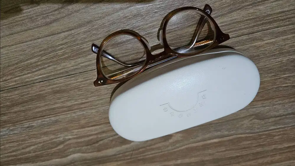 Kacamata Bridges Eyewear