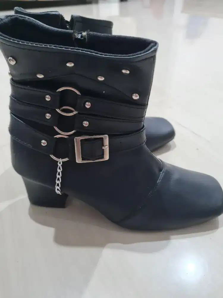 Sepatu Boat Hitam Anak size 35 (fashion show)