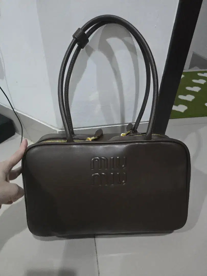 Tas kulit Miu Miu