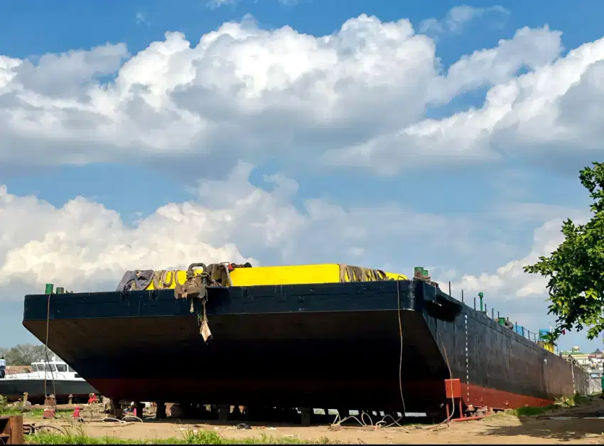 Oil Barge 2300kl bki