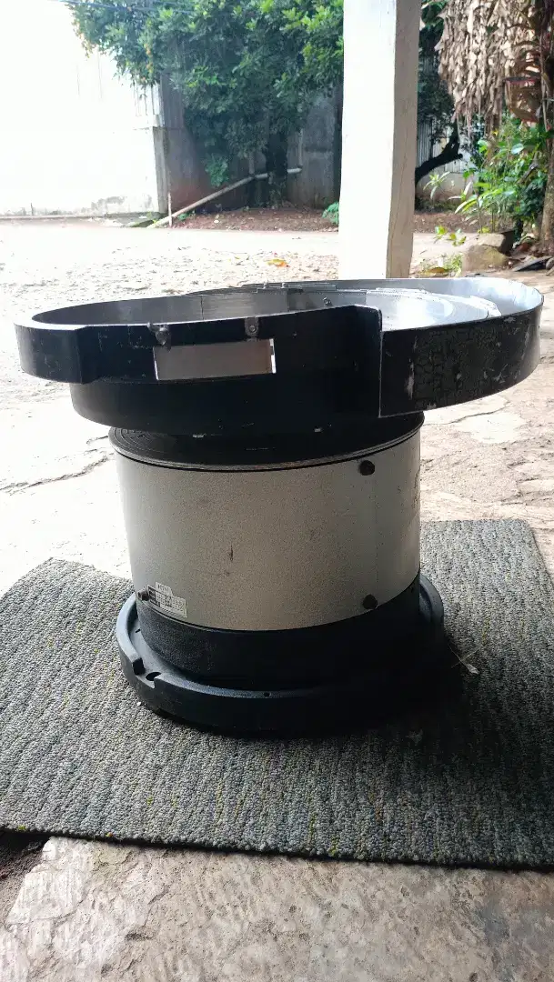 Bowl feeder linear feeder vibratory