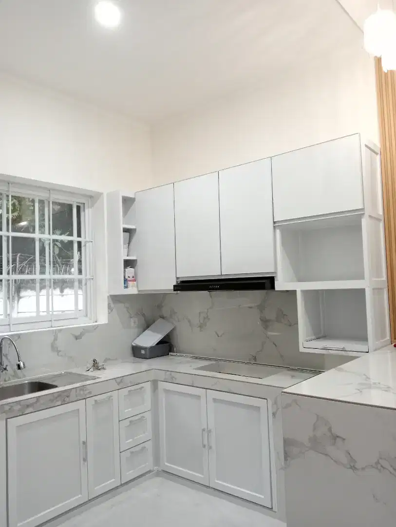 KITCHEN SET ALUMINIUM, LEMARI BAWAH TANGGA, JENDELA SLIDING+ORNAMEN