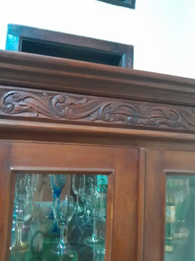 Lemari pajangan utk barang2 kristal