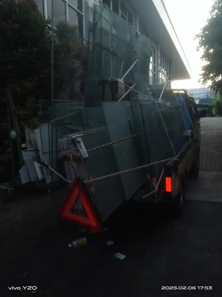 Menjual berbagai macam jenis kaca seken