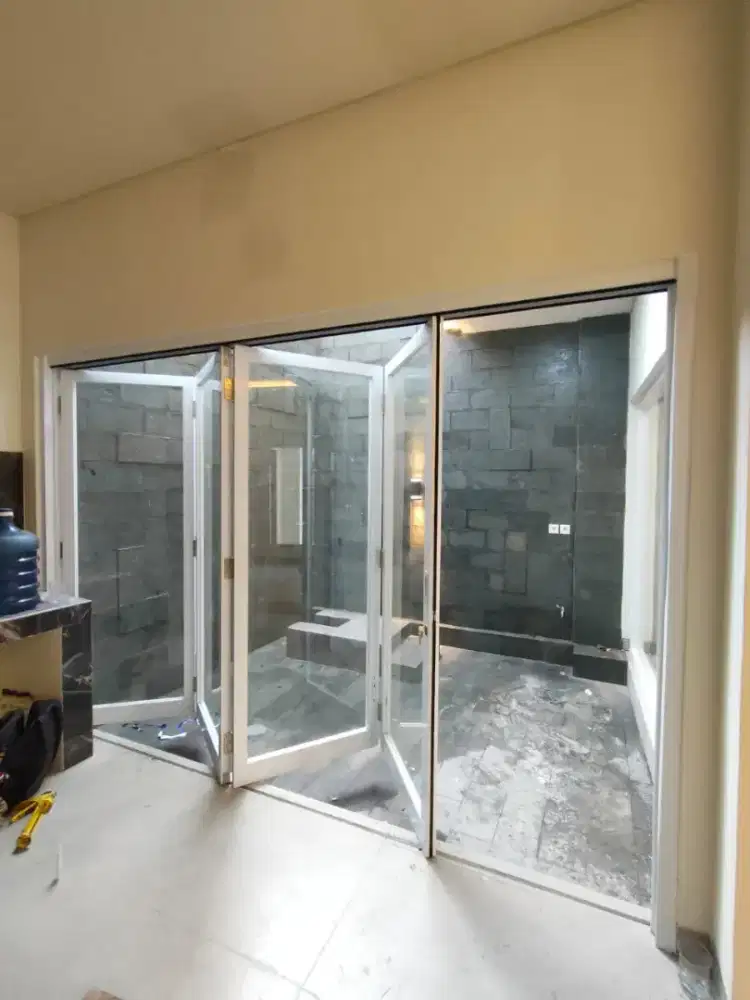 Specialis kaca-aluminium