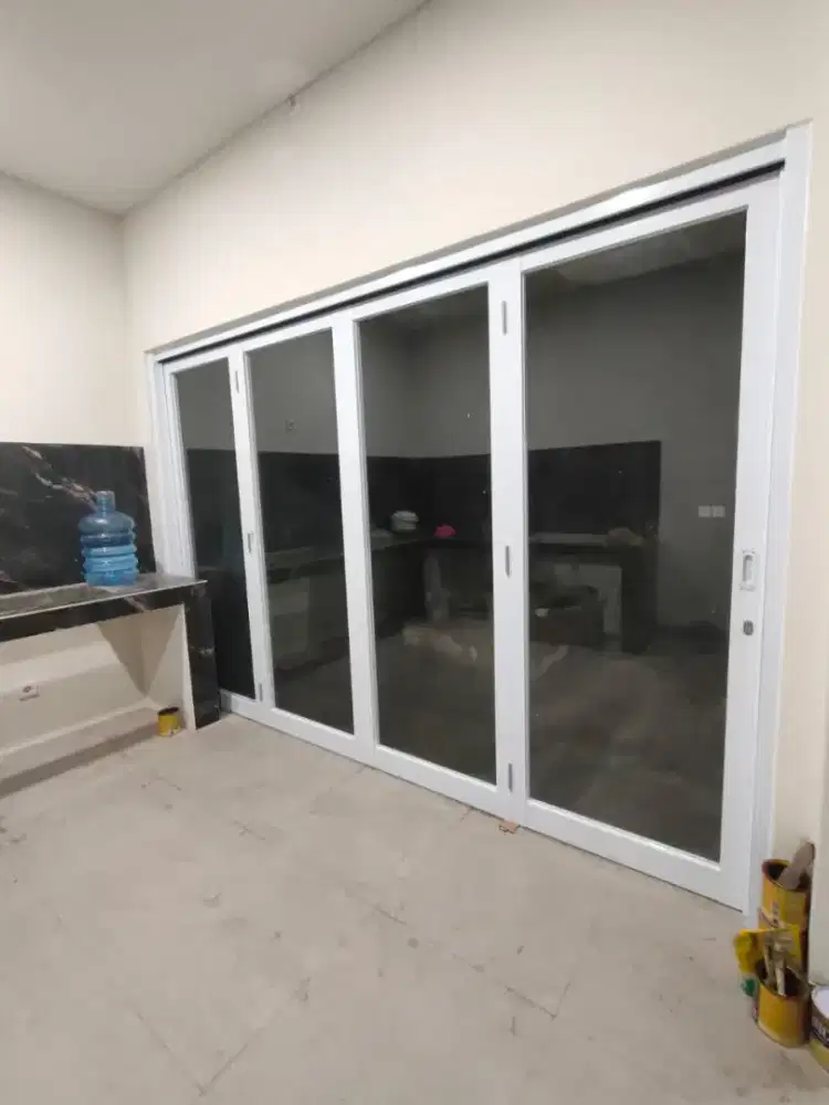 Specialis kaca-aluminium