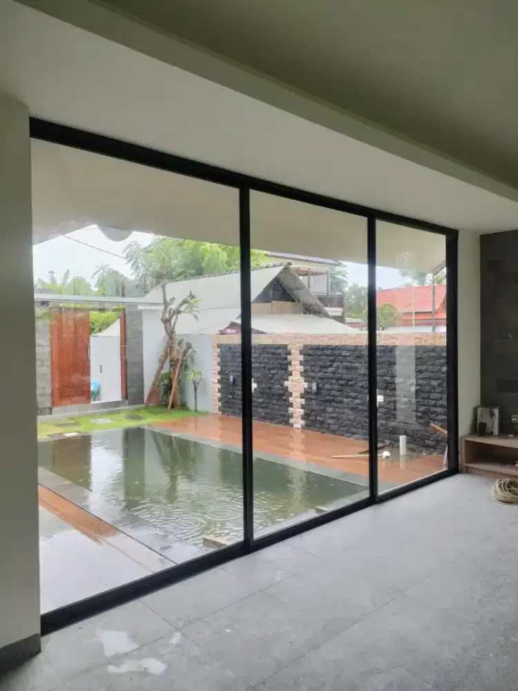 Specialis kaca-aluminium