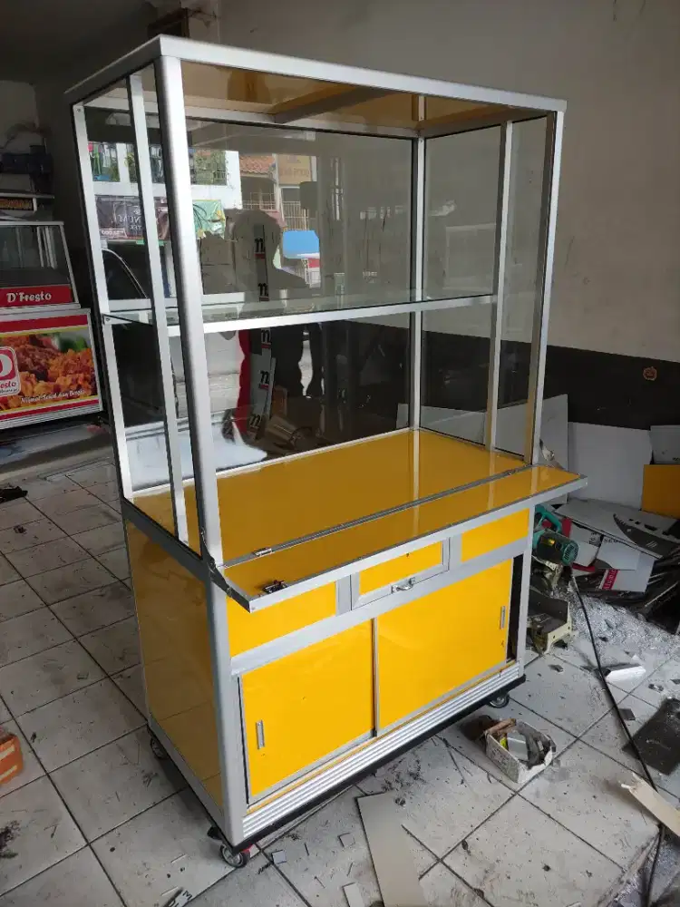 Etalase seblak aneka kuliner bisa costum sesuai kebutuhan