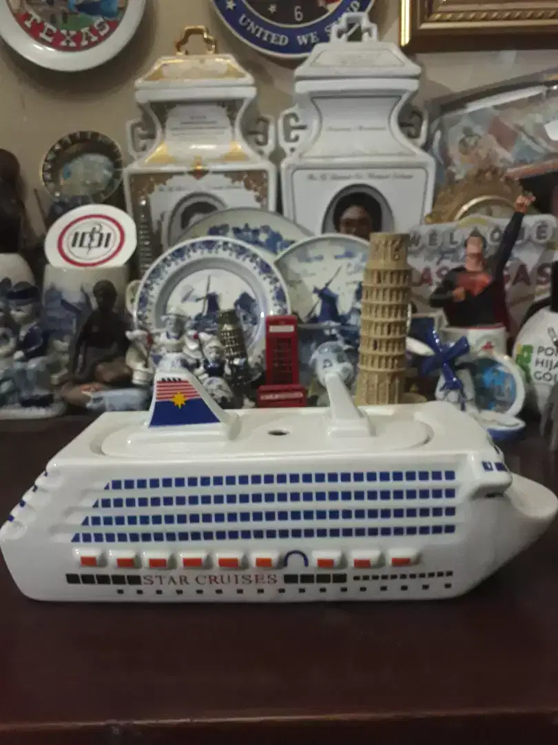 Antik vintage miniatur kapal pesiar star cruise bahan keramik mulus