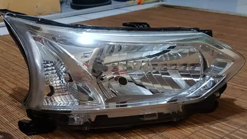 Head Lamp Avanza 2018 (kanan dan kiri)