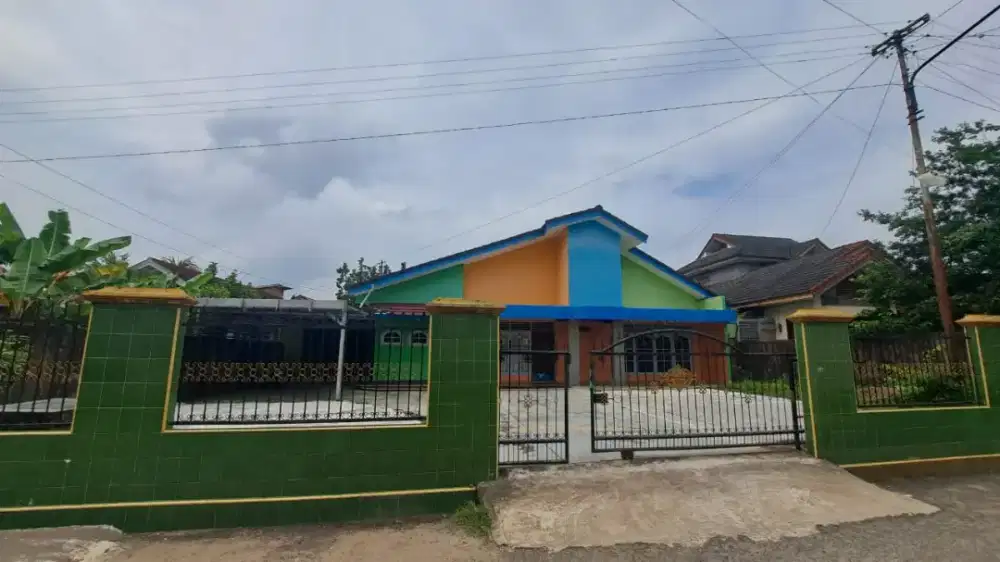 Rumah Tinggal siap huni dengan halaman luas