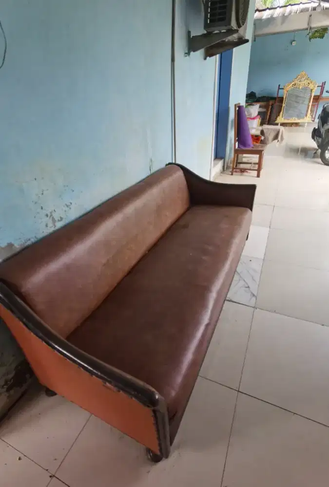 Kursi kayu, kursi ruang tamu kondisi bagus