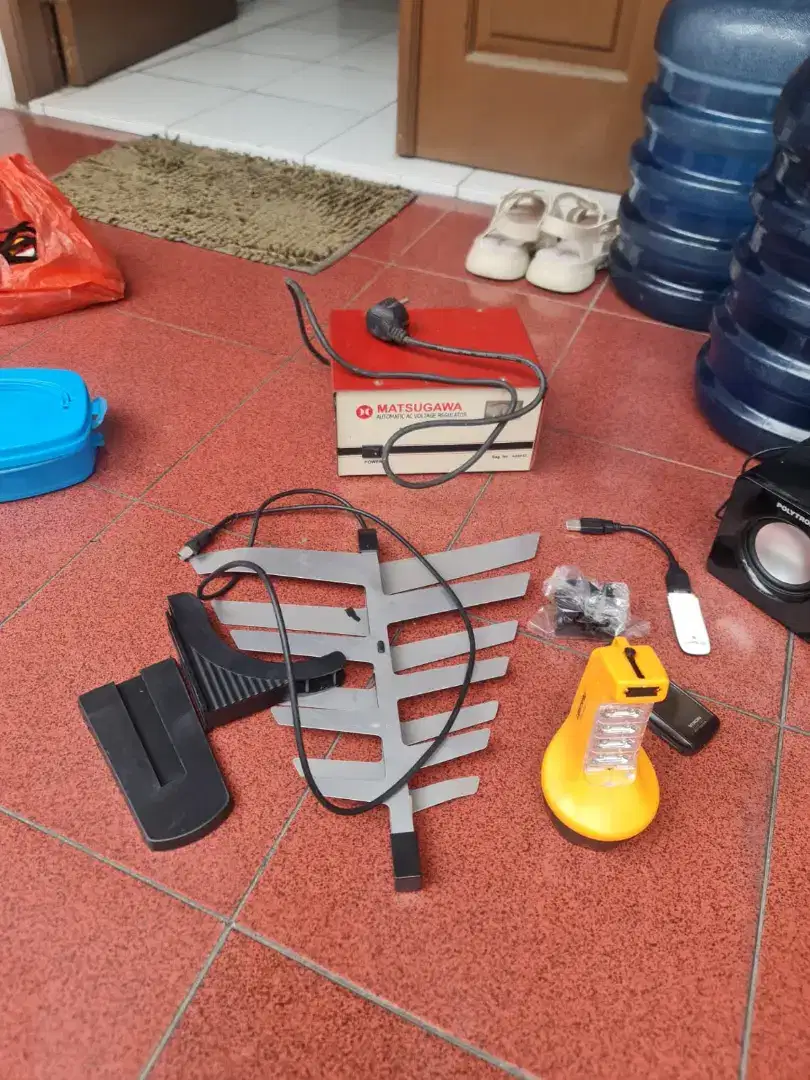Stabilizer matsugawa 500VA dan speaker polytron