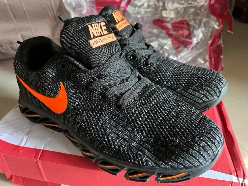 Sepatu Running Size 40 Hitam