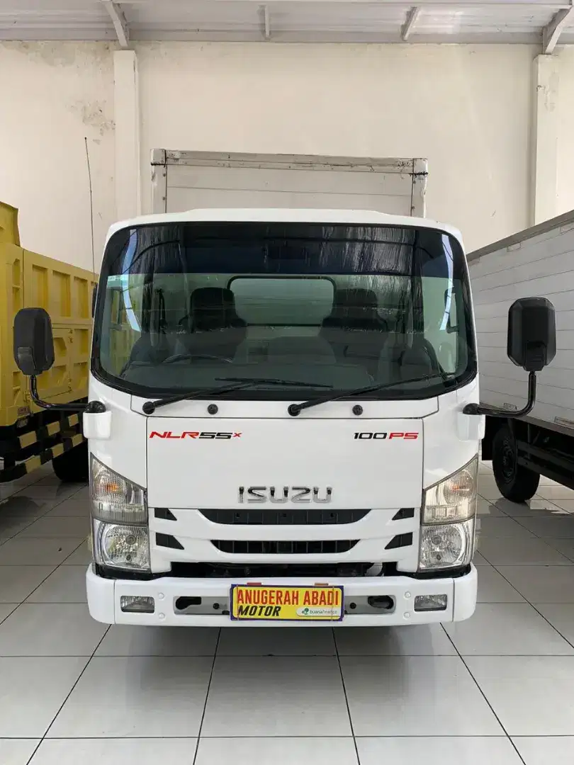 Isuzu Elf Giga Engkel Box 2019 Putih