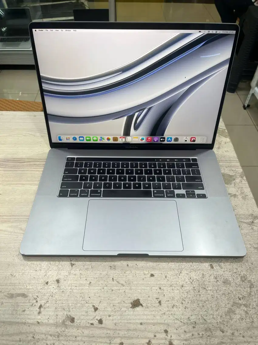 MACBOOK PRO 2019 16 INCHI 16/512 GB TOUCHBAR CORE I7 SECOND ORIGINAL