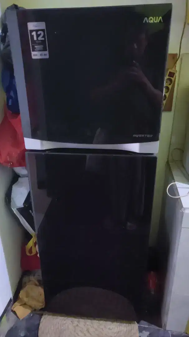 Kulkas 2 pntu Merk Aqua Inverter