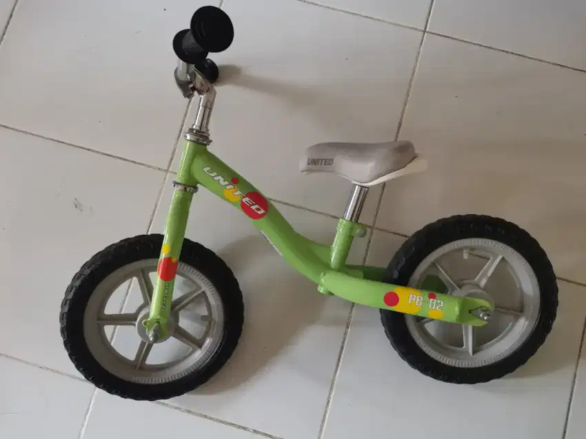 Balance Bike / Push Bike United Hijau Roda Ban Mati 12 inch