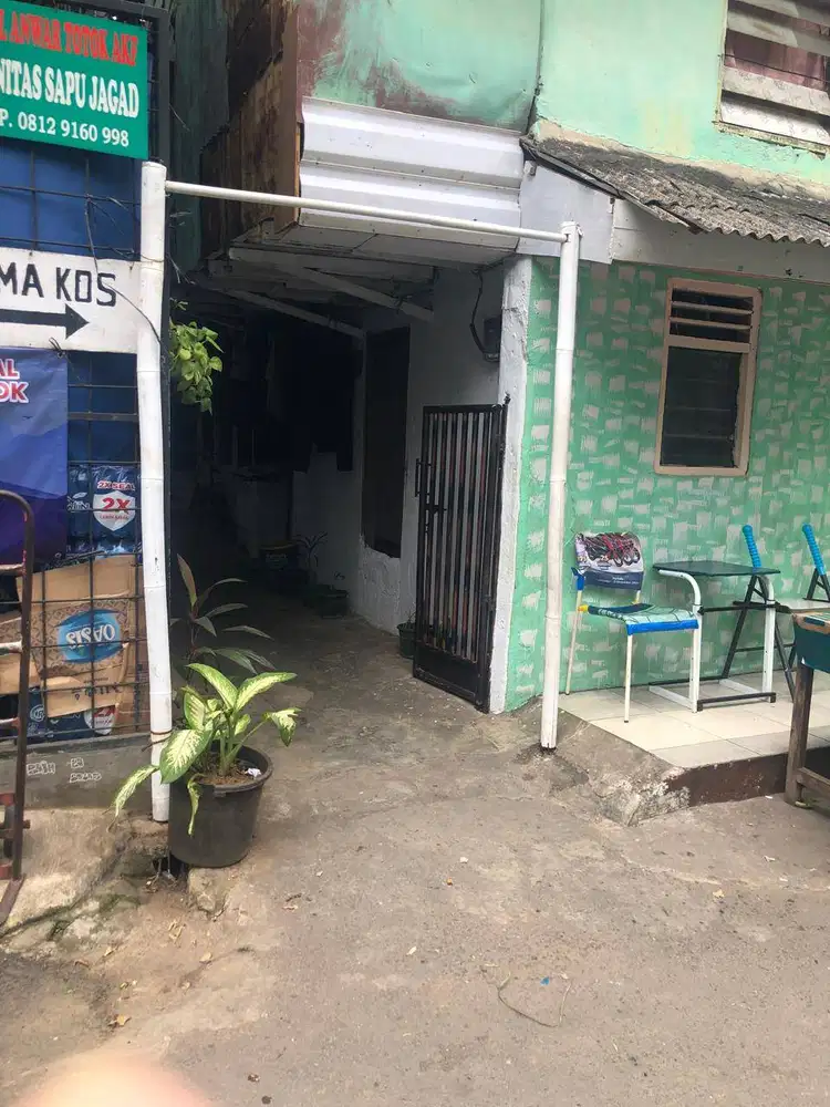 Disewakan Rumah di Jalan Pulomas VIII, 2 Lantai