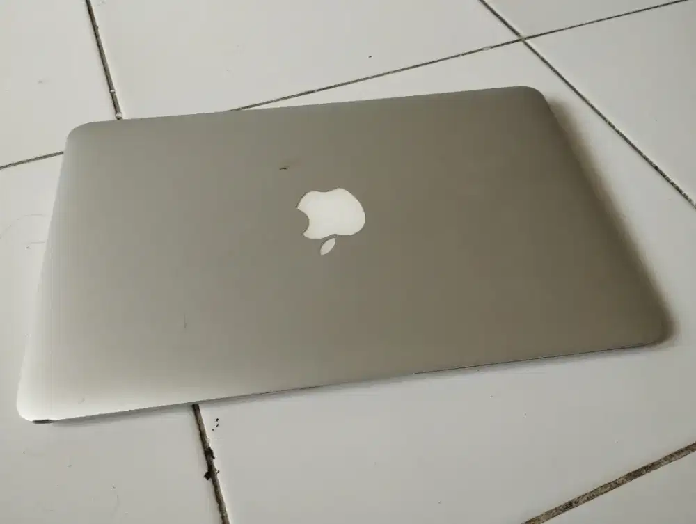 Macbook air 11 inch 2011