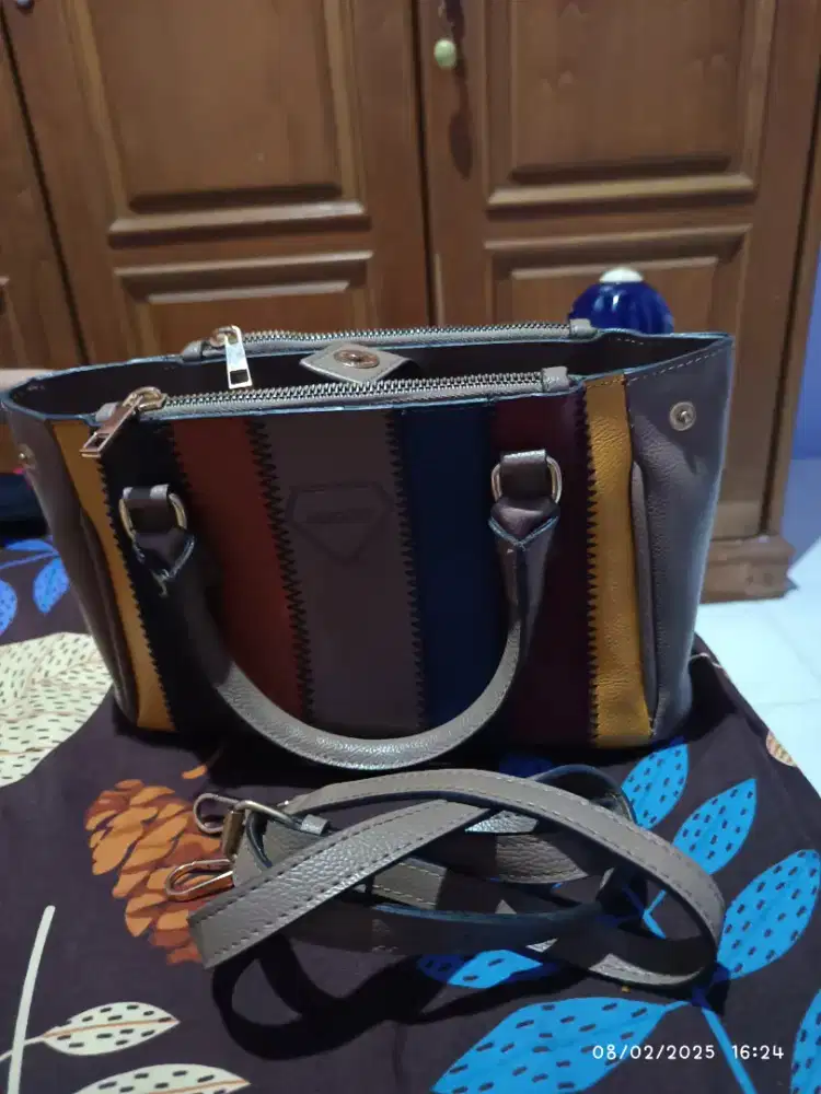 Tas tangan javgeve