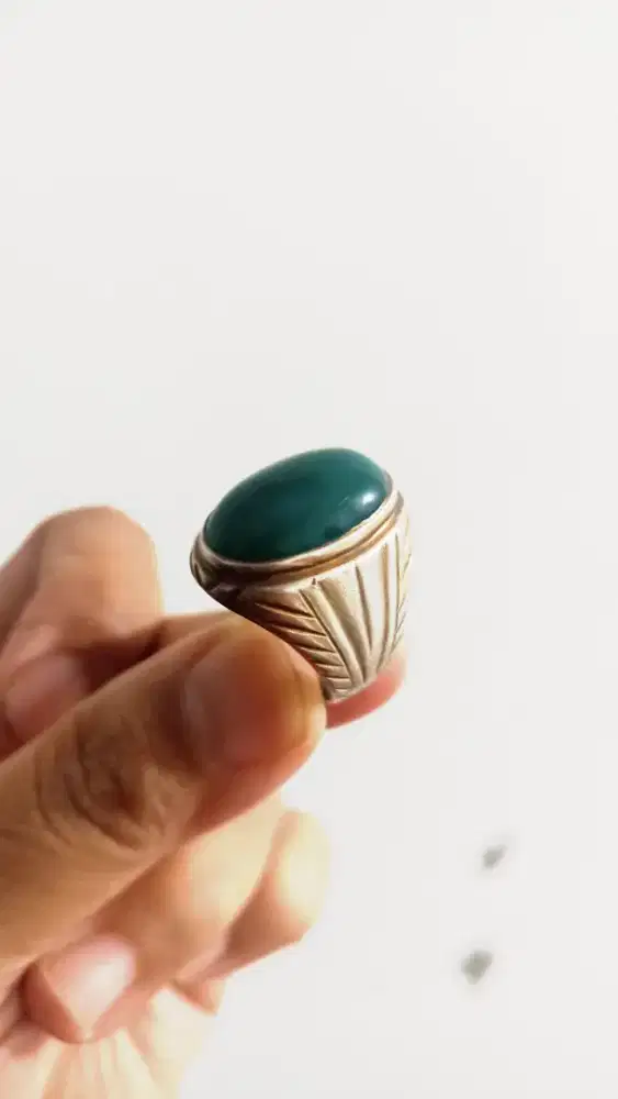 Cincin dengan mata Batu Bacan Doko