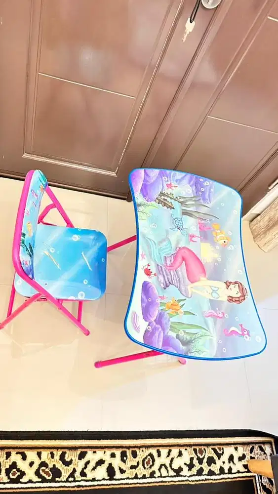 Meja belajar ACE bisa dilipat