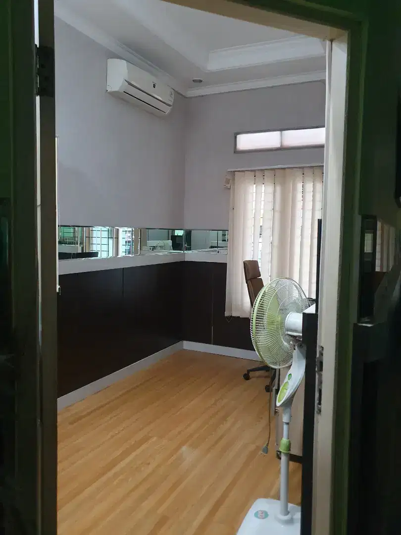 Disewakan rumah bisa sekaligus kantor tingkat 2  lengkap dgn isi