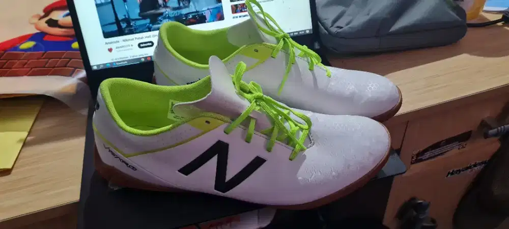 futsal nb new balance size 45