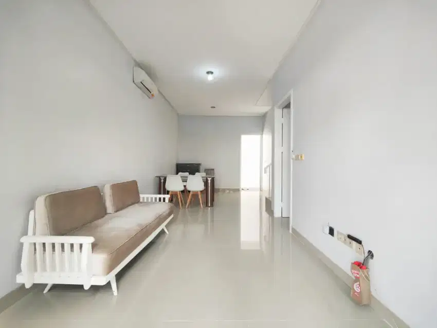 Rumah 2 lantai, Green Lake City, siap huni, bisa kpr