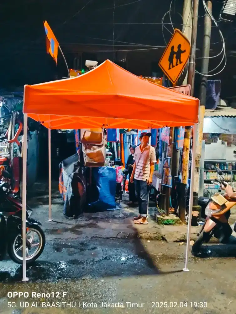 Tenda lipat 2x2 besi putih