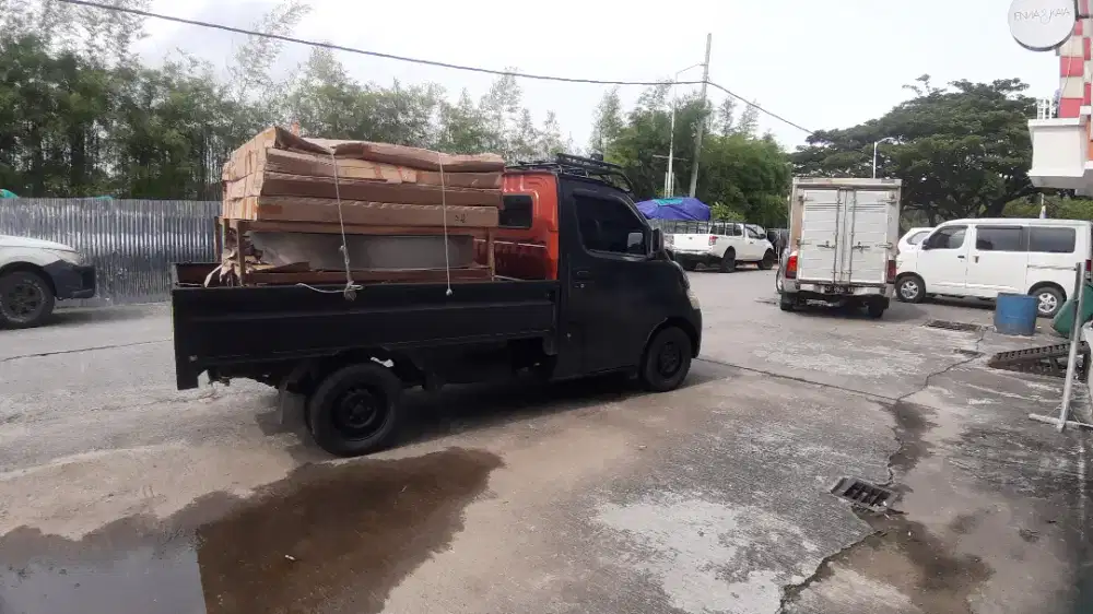 Jasa angkutan barang dalam/luar kota