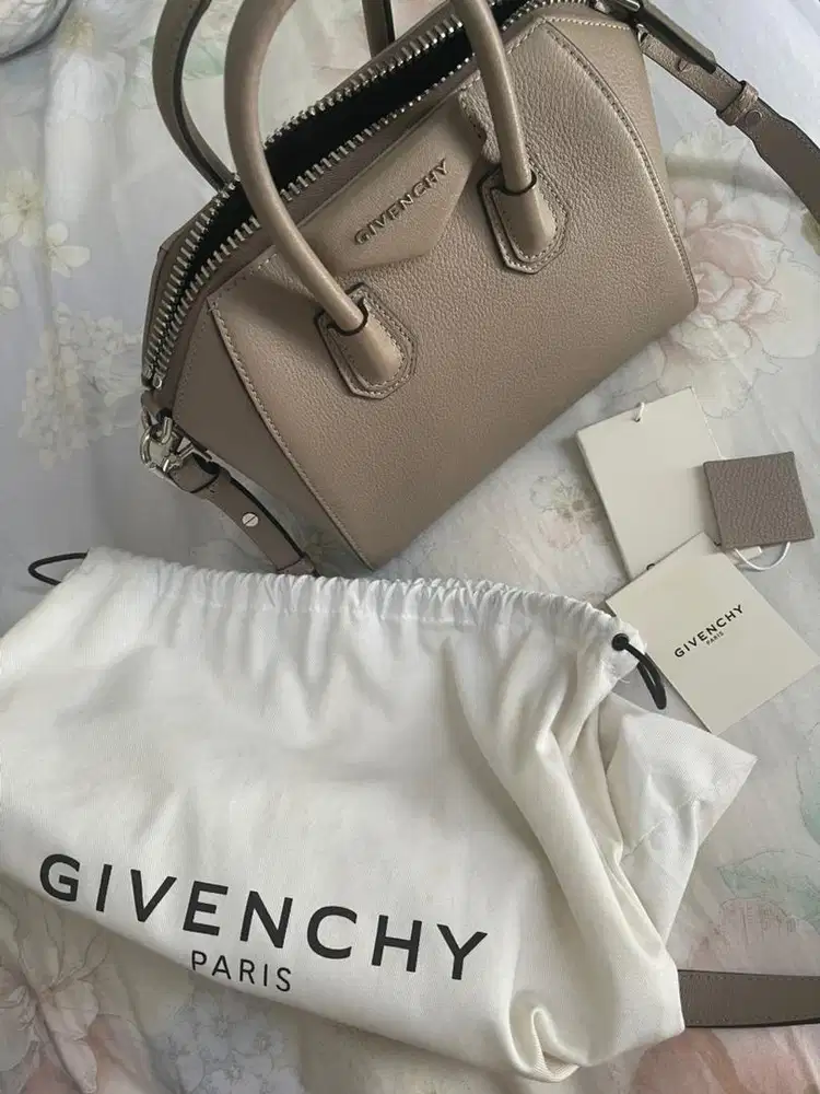 Givenchy Mini Antigona Mastic
