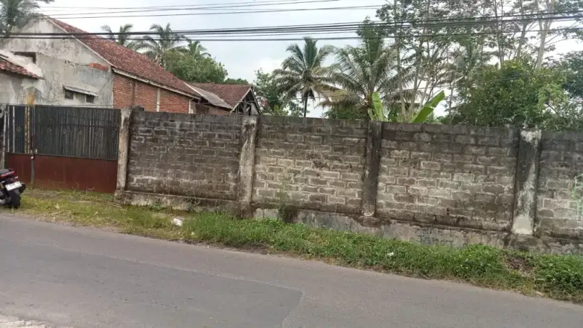 Di jual tanah sangat bagus untuk hunian/tpt usaha. Sdh di benteng