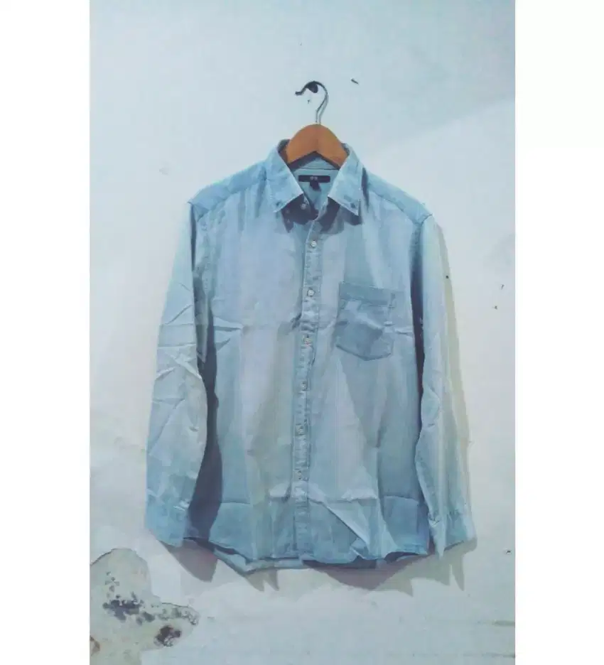 uniqlo ls denim shirt - size M