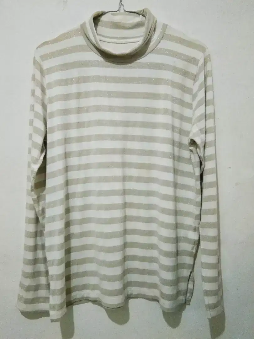 Kaos Garis-garis warna Silver