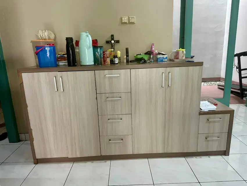 Lemari serbaguna multiplek HPL