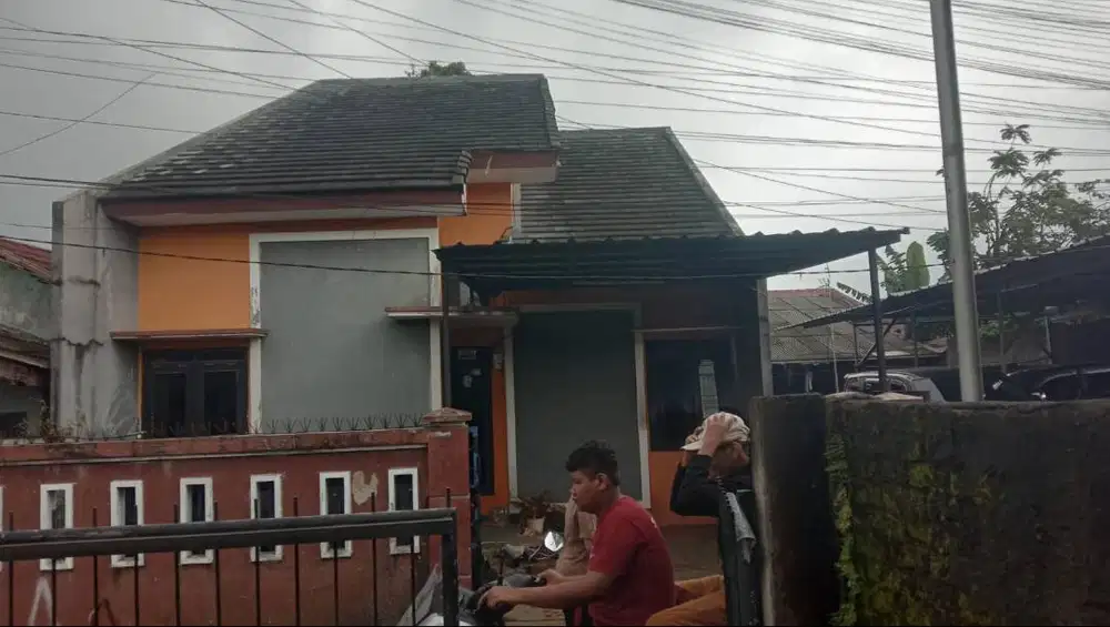 Rumah + Kontrakan 4 Pintu