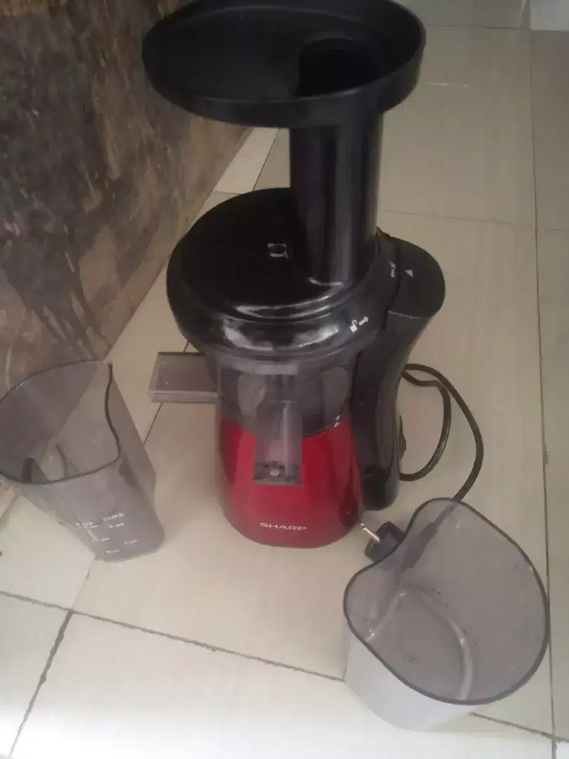 Juicer Sharp EJ-C20Y-RD