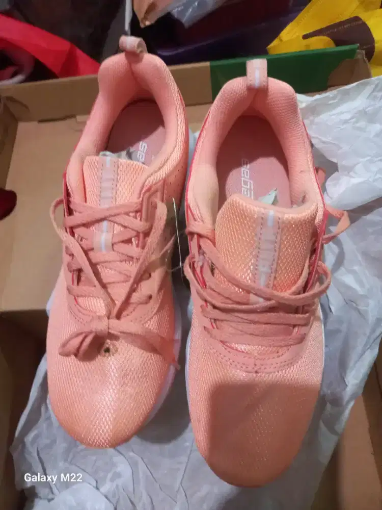 Sepatu LEAGUE Original. Legas Series.